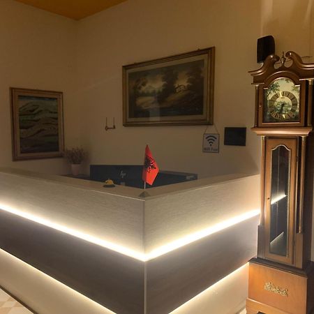 Risus Hotel Golem  Bagian luar foto