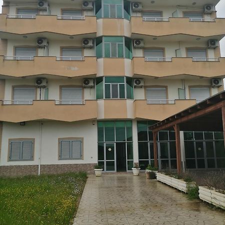 Risus Hotel Golem  Bagian luar foto