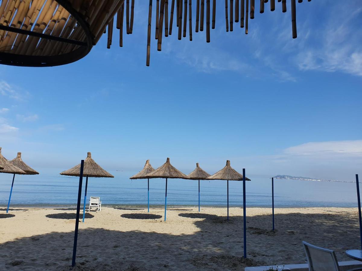Risus Hotel Golem  Bagian luar foto