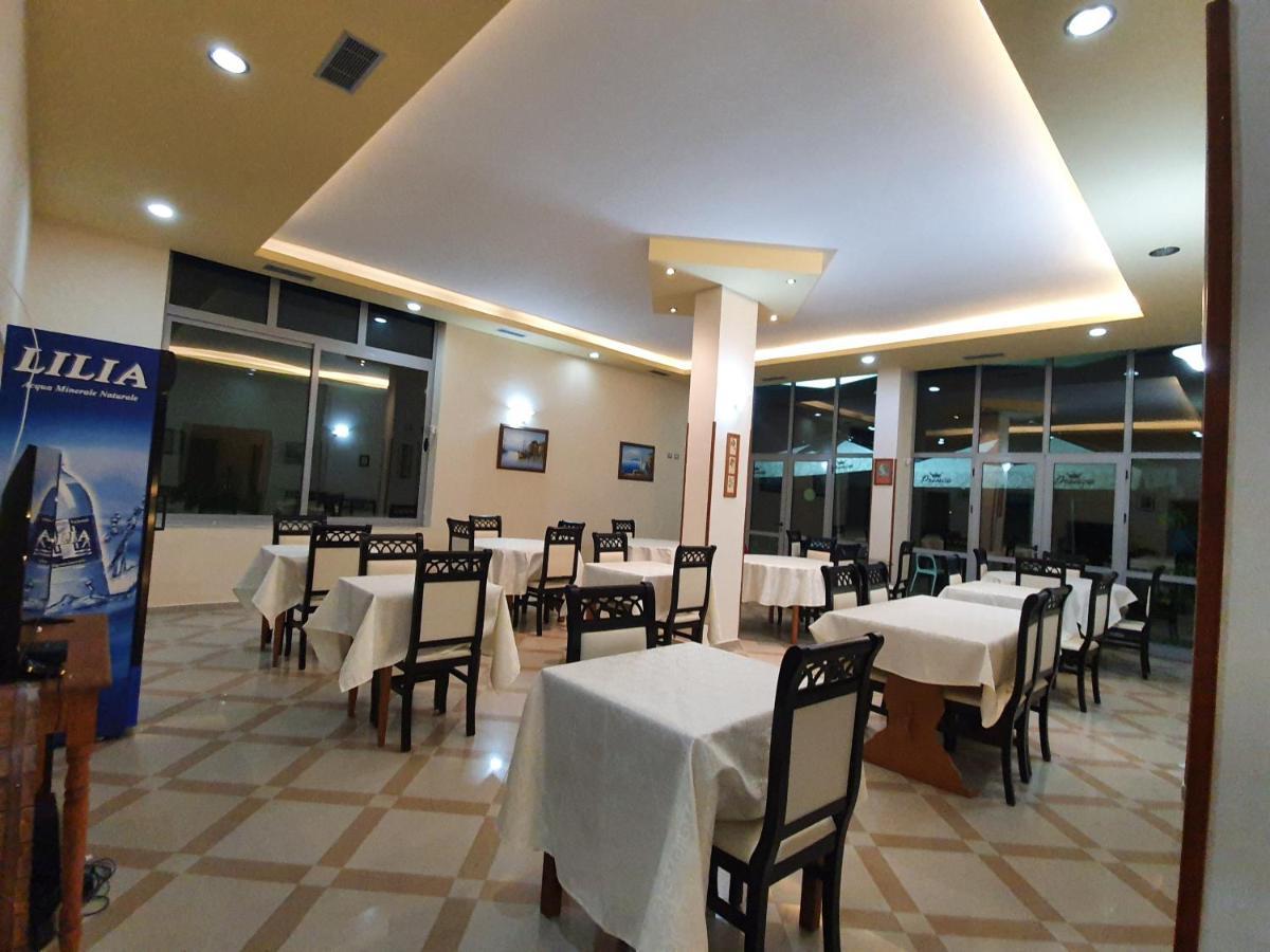 Risus Hotel Golem  Bagian luar foto