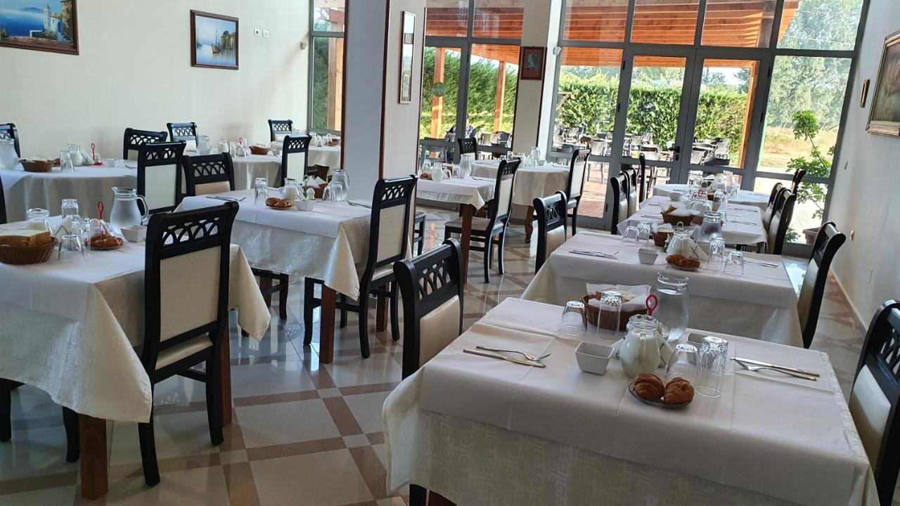 Risus Hotel Golem  Bagian luar foto