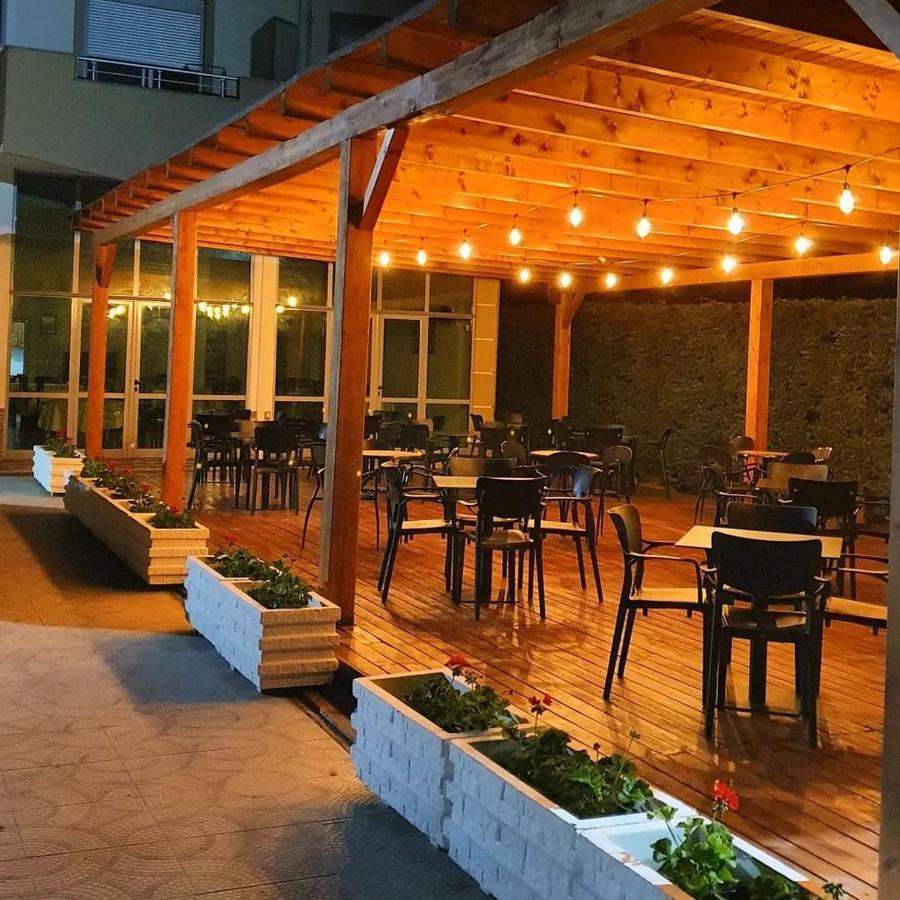 Risus Hotel Golem  Bagian luar foto