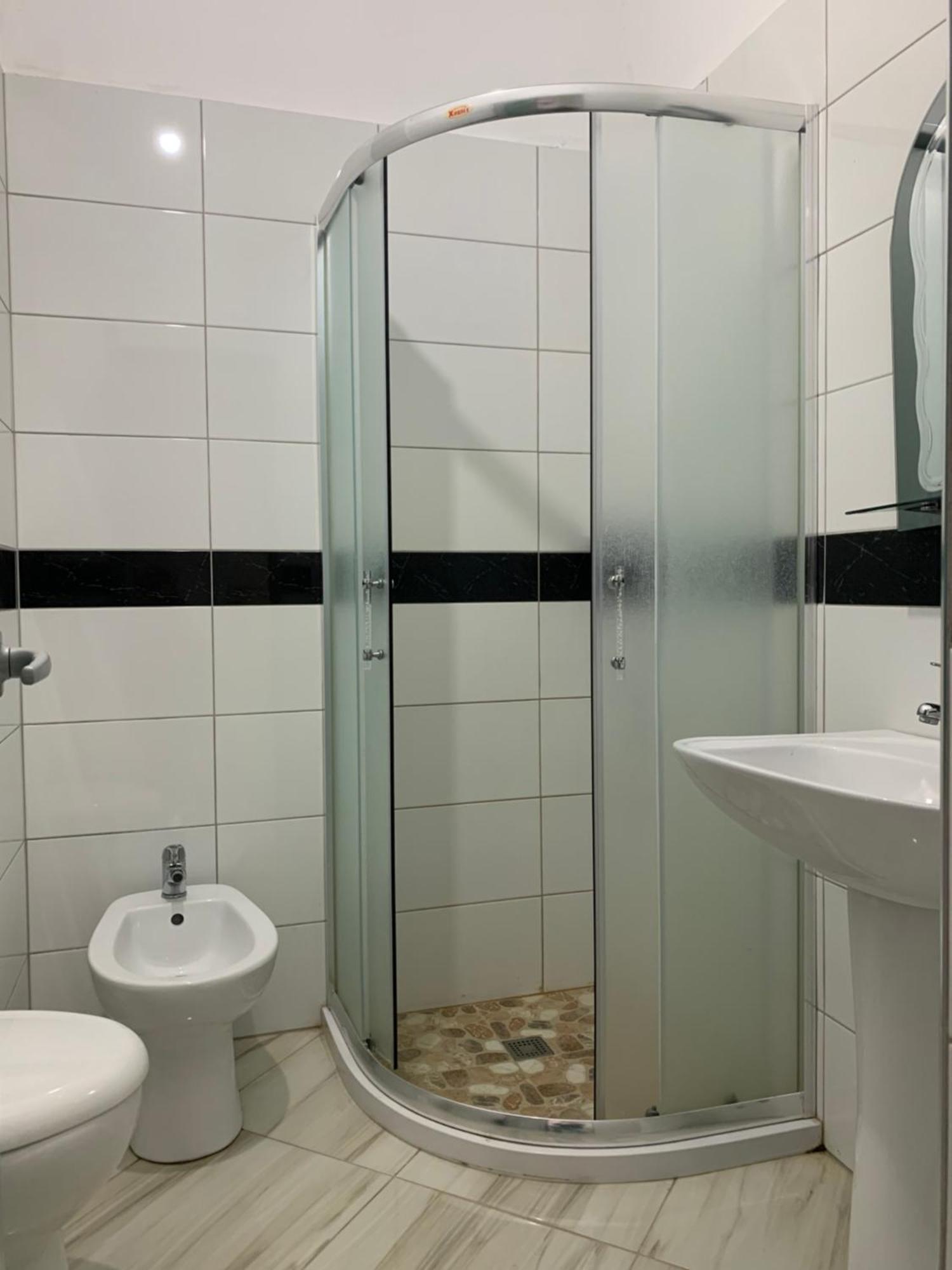 Risus Hotel Golem  Bagian luar foto