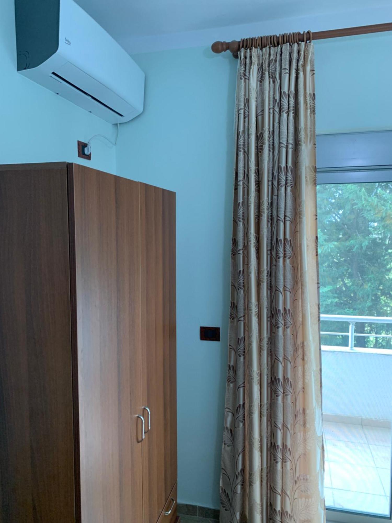 Risus Hotel Golem  Bagian luar foto
