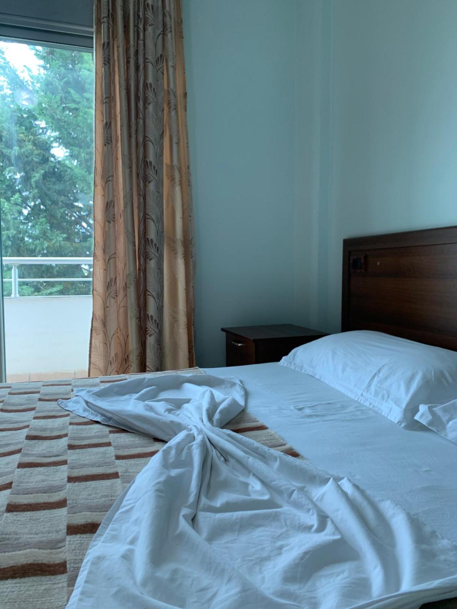Risus Hotel Golem  Bagian luar foto