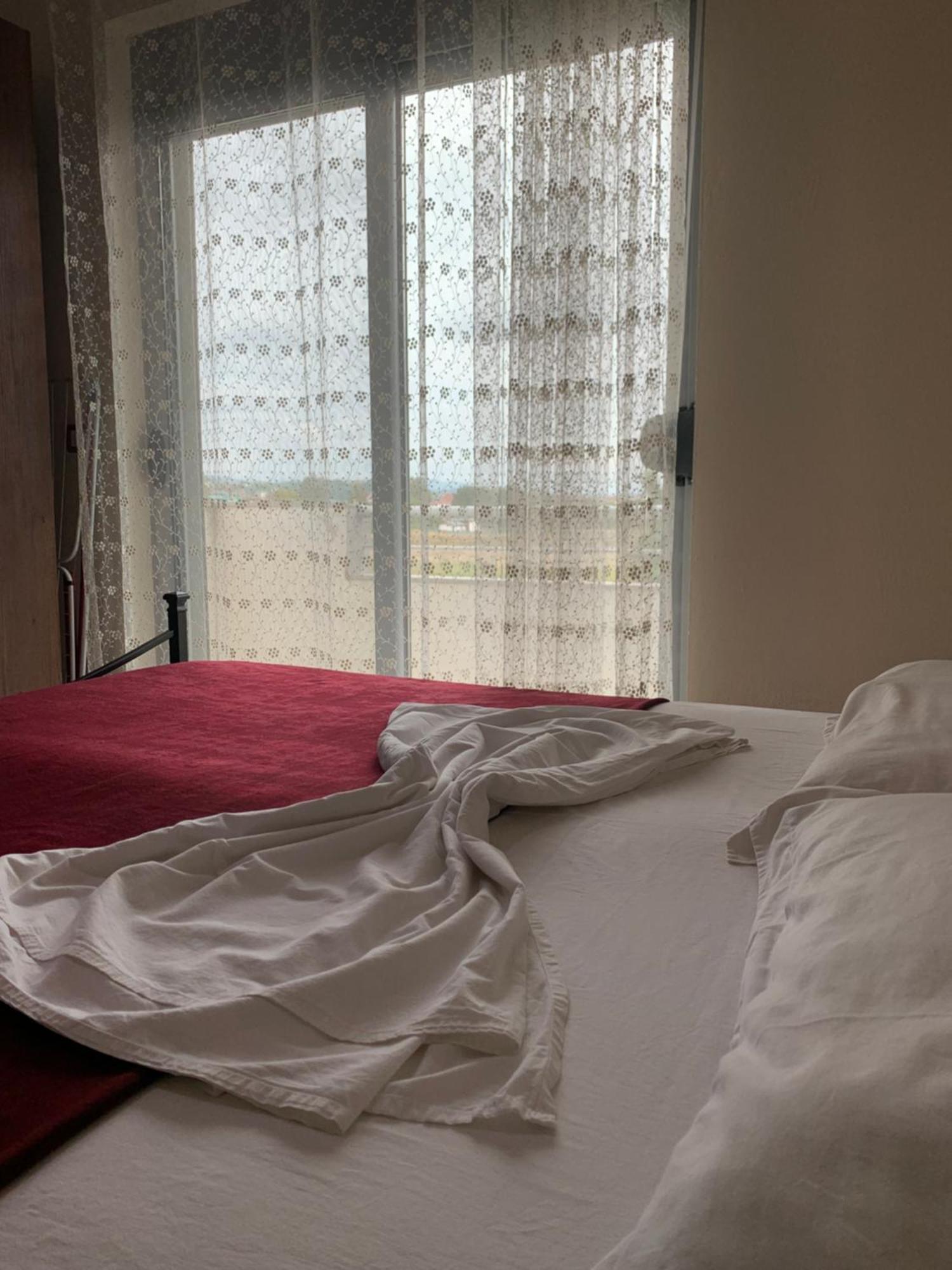 Risus Hotel Golem  Bagian luar foto