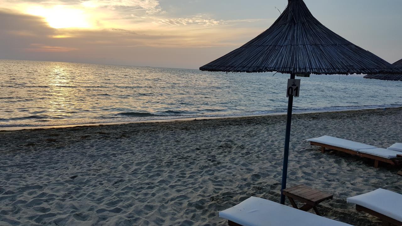 Risus Hotel Golem  Bagian luar foto