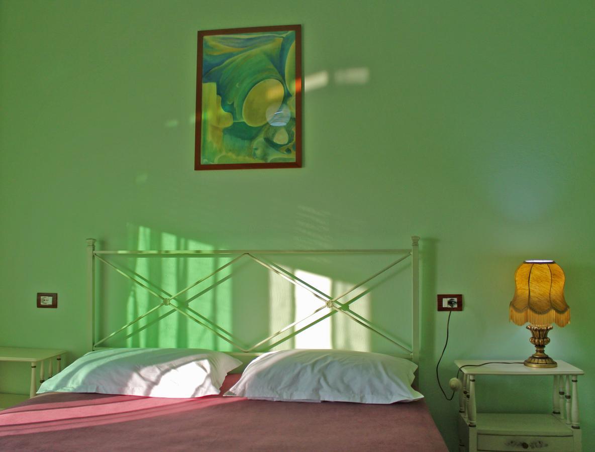 Risus Hotel Golem  Bagian luar foto