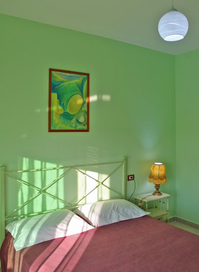 Risus Hotel Golem  Bagian luar foto