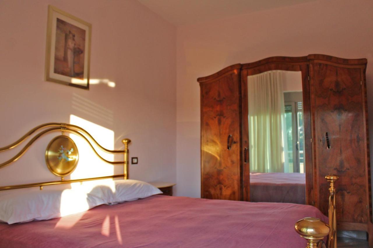 Risus Hotel Golem  Bagian luar foto