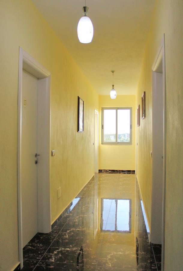 Risus Hotel Golem  Bagian luar foto