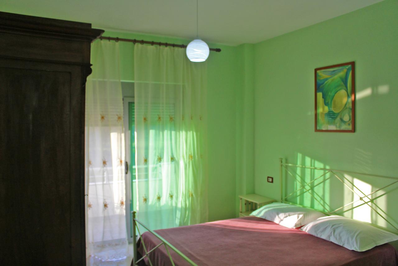 Risus Hotel Golem  Bagian luar foto