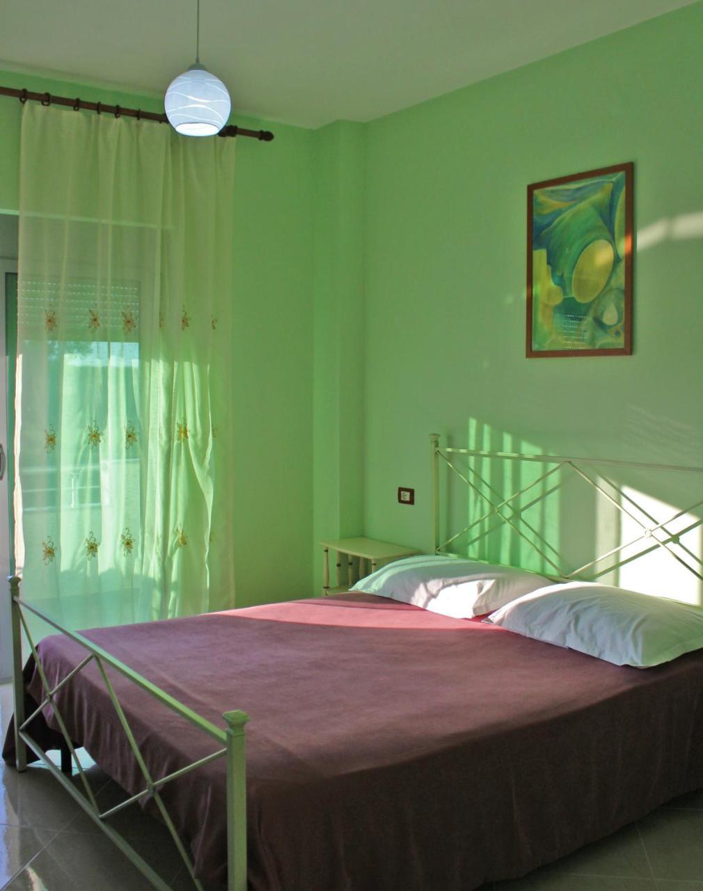 Risus Hotel Golem  Bagian luar foto