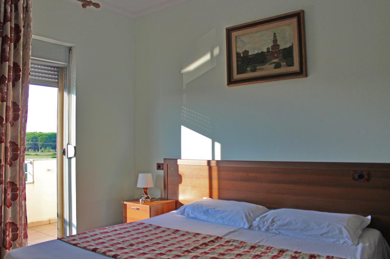 Risus Hotel Golem  Bagian luar foto