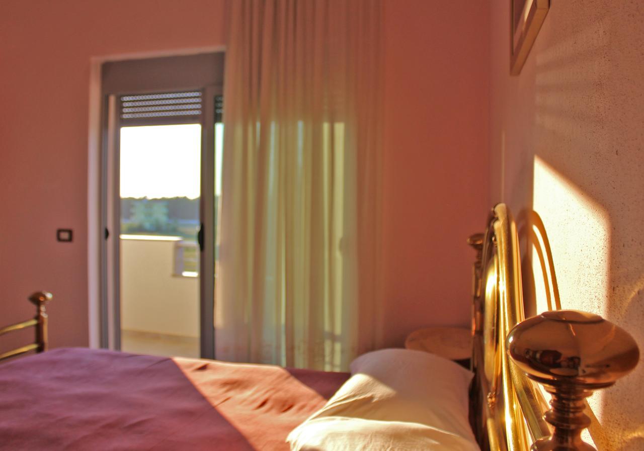 Risus Hotel Golem  Bagian luar foto